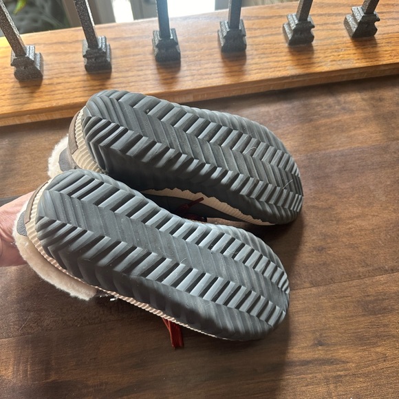 Sorel Gray and White Women's Boots - Picture 6 of 7